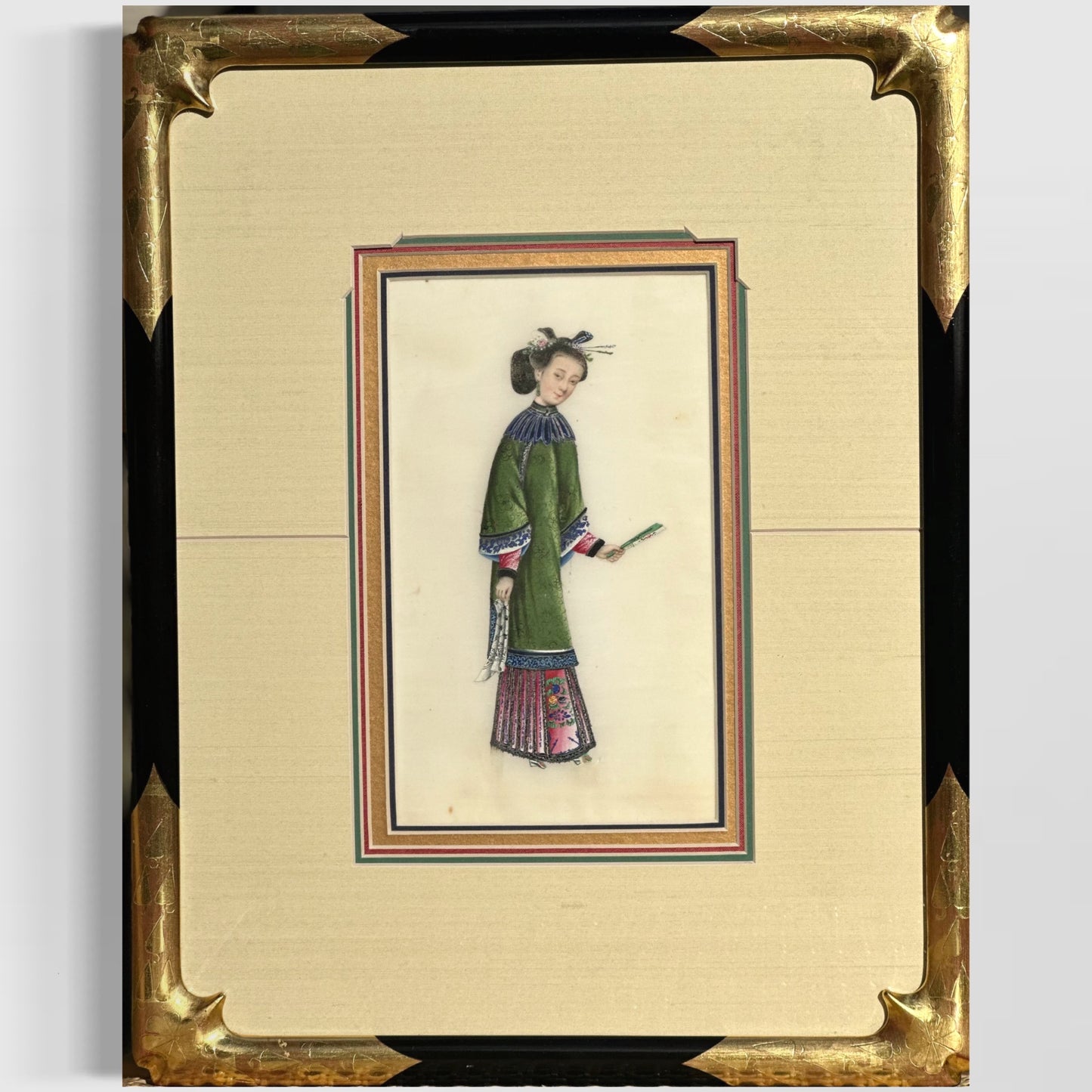 Set collections of eight Chinese 19th century depicting portraits of court men and ladies in rich garments on pith paper.