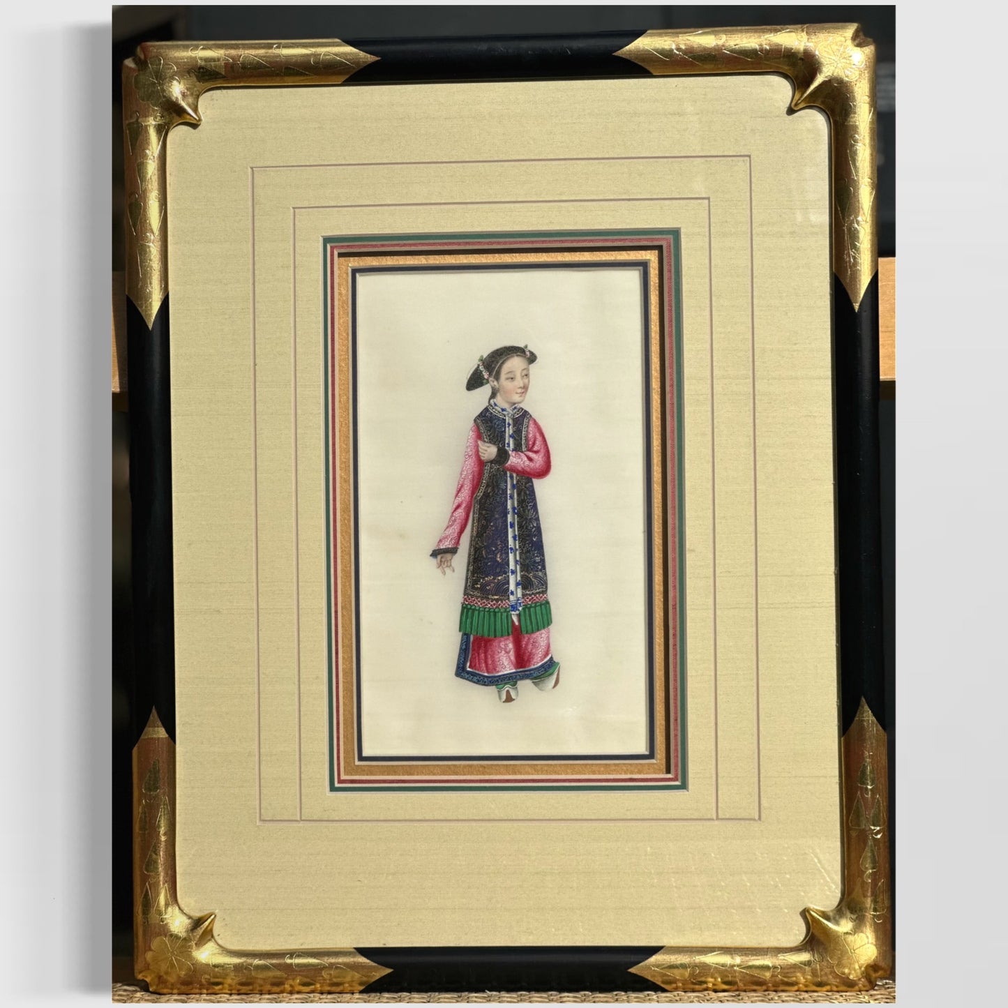 Set collections of eight Chinese 19th century depicting portraits of court men and ladies in rich garments on pith paper.