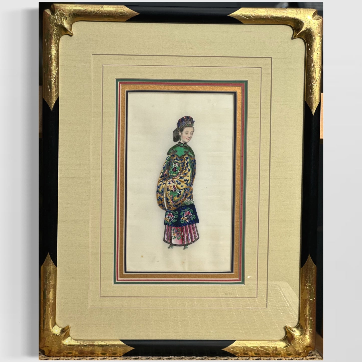 Set collections of eight Chinese 19th century depicting portraits of court men and ladies in rich garments on pith paper.